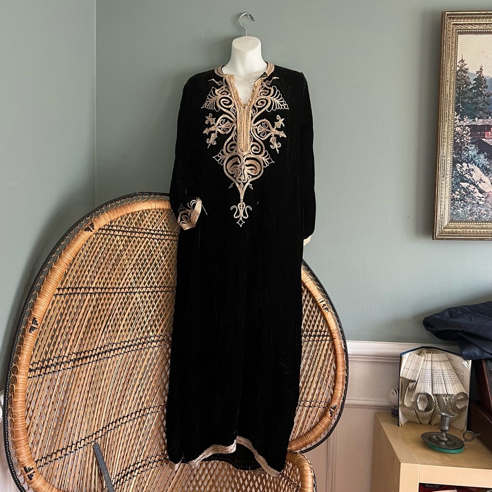 Vintage handmade Indian dress Kameez velvet black embroidered 1970s boho